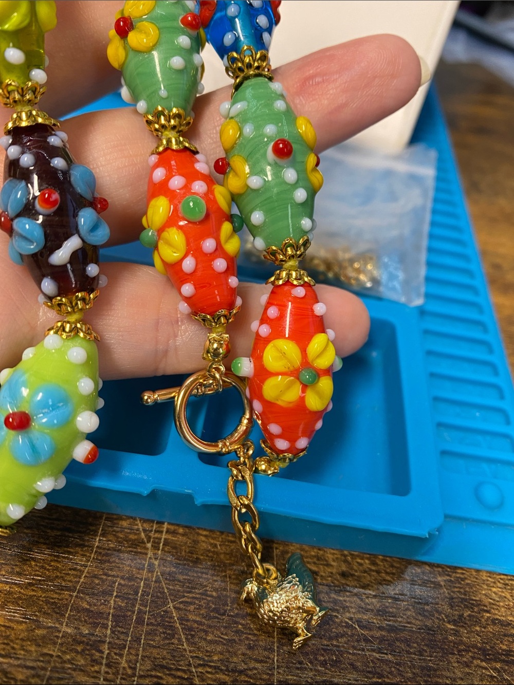 Lampwork Hand knotted 22 inch Aprilsplace necklace flower multi colored - Picture 4 of 9